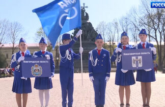 В Великом Новгороде участники регионального конкурса «Безопасное колесо» передали главный символ ЮИДовского движения Новосибирской области