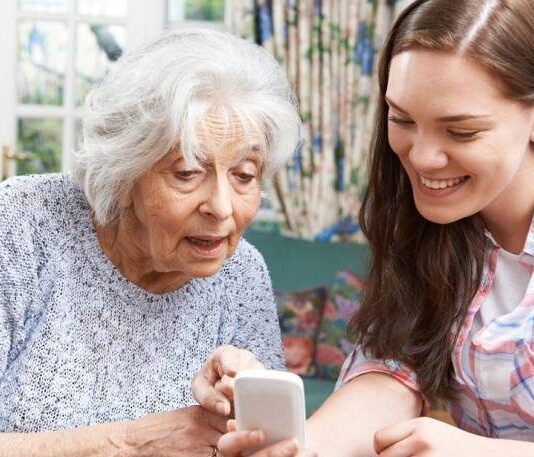 Выбираем телефон для пожилых людей и пенсионеров