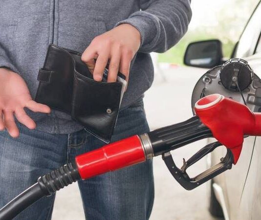 Бензин стремительно дорожает: что будет с ценами на АЗС летом