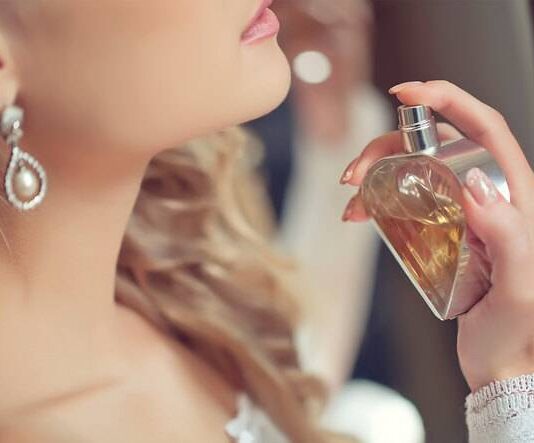 Чтобы никто и ничто не пострадали: почему нельзя наносить духи перед выходом из дома