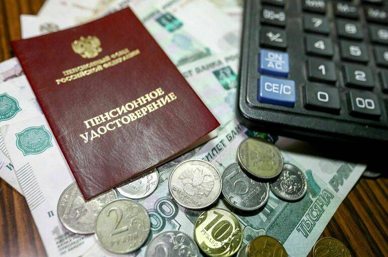 
Доплата к пенсионным выплатам: за кого из членов семьи можно получить дополнительную надбавку                