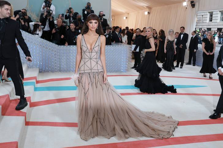 
«Met Gala-2023»: все модные образы бала Института костюма                