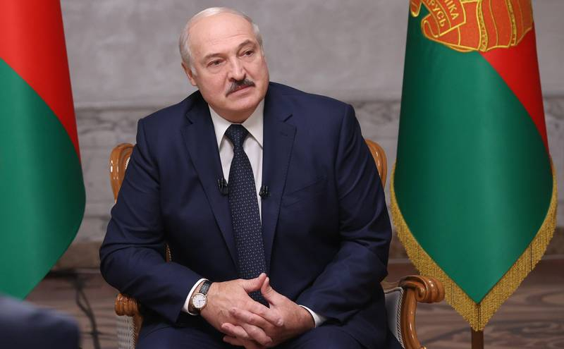 
Не смог пройти и 300 метров: чем болен Александр Лукашенко                