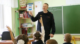 Новгородская Госавтоинспекция обучит несколько тысяч школьников безопасному поведению на дороге в период летних каникул