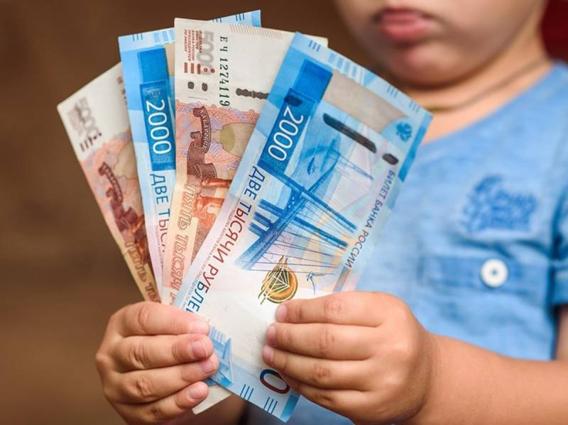 
Праздник продолжается: кому перечислят по 10 тысяч рублей после 9 мая                