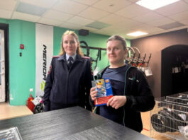 Сотрудники Госавтоинспекции Тулы провели беседы с покупателями и продавцами в точках продажи велотехники