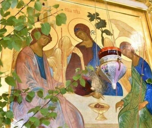 Троица в 2023 году: дата праздника, главные традиции и старинные приметы