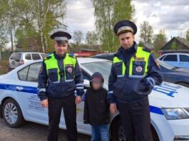 В Новгородской области самовольно ушедший из дома мальчик найден сотрудниками Госавтоинспекции живым и невредимым