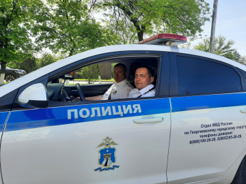 
        В Ставропольском крае автоинспекторы сопроводили в больницу ребенка с травмами    