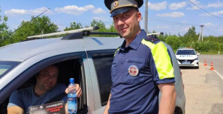 Автоинспекторы Подмосковья ориентированы на оказание помощи водителям в связи с наступлением жаркой погоды