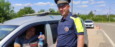 
        Автоинспекторы Подмосковья ориентированы на оказание помощи водителям в связи с наступлением жаркой погоды    