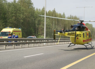 На новгородском участке СПАД М-11 «Нева» прошли тактические учения сотрудников Госавтоинспекции и спецслужб с привлечением санавиации