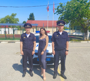 
        Полицейские Севастополя вместе с неравнодушной девушкой вернули заблудившегося мальчика домой    