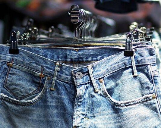 Секреты ухода за джинсами: насколько часто нужно их стирать
