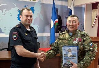 В Госавтоинспекции Якутии состоялась встреча с Героем России Александром Колесовым