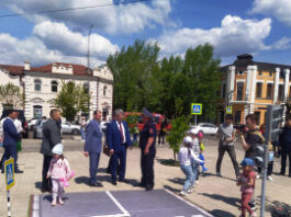 В Международный день защиты детей глава Бурятии посетил интерактивную площадку для юных пешеходов