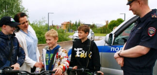В Великом Новгороде руководитель региональной Госавтоинспекции и детский омбудсмен выступили за безопасное управление двухколесным транспортом