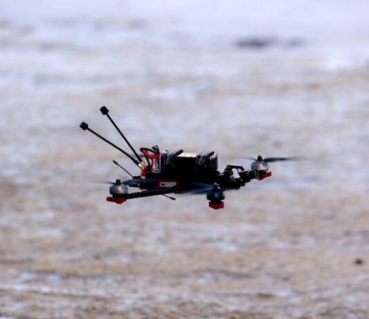 Военный эксперт объяснил, почему нельзя фотографировать и выкладывать в соцсети обломки беспилотников