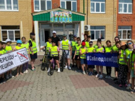 Летние уроки безопасности проводят сотрудники Госавтоинспекции для юных тюменских спортсменов