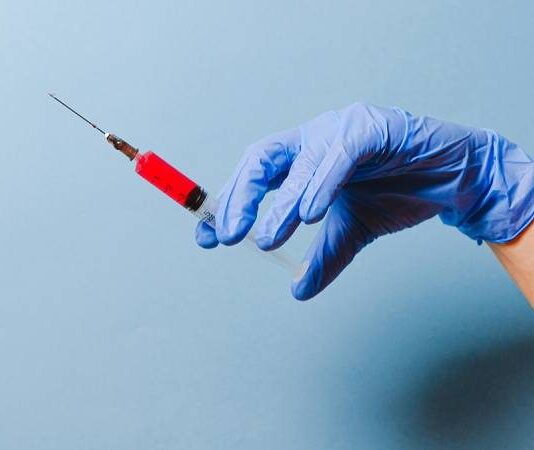 Менингококковая инфекция: кому нужно сделать прививку и какие симптомы у недуга