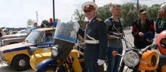 Новгородцы и гости города стали участниками мероприятий, посвященных 87-й годовщине образования Госавтоинспекции