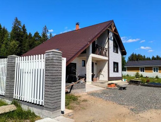 Россиянам рассказали, что можно построить на даче без согласия соседей