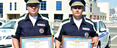 
        Руководство самарского главка наградило автоинспекторов из Татарстана за проявленный профессионализм     