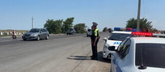 Сотрудники Госавтоинспекции оказывают помощь участникам дорожного движения на всем протяжении альтернативного сухопутного маршрута в Республику Крым и обратно