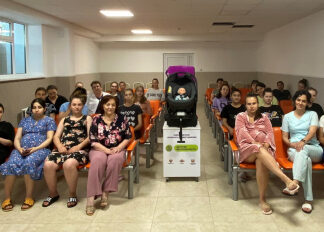 В Адыгее сотрудники полиции и члены Общественного совета при МВД провели обучающие тренинги по перевозке детей с будущими мамами