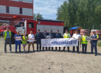 В аномальную жару на трассе под Тюменью водителям раздавали питьевую воду и измеряли артериальное давление