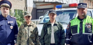 В Кировской области сотрудники Госавтоинспекции вывели из леса заблудившихся мужчин