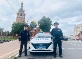 В Подмосковье сотрудники Госавтоинспекции оказали срочную помощь женщине с травмированным ребенком