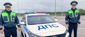 В Тульской области автоинспекторы оказали помощь женщине-водителю легкового автомобиля