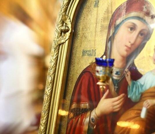 Что известно о чудесах Почаевской иконы Божией Матери 5 августа: значение отпечатка ноги на образе