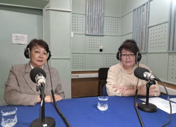 Детский омбудсмен Якутии в прямом эфире радиопрограммы «Попутчик» напомнила родителям о дорожной безопасности накануне нового учебного года