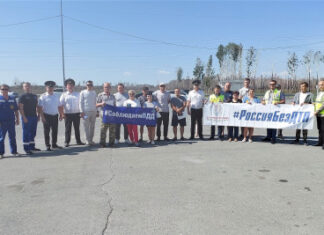 На тюменской федеральной трассе прошло межведомственное экспресс-консультирование для водителей по безопасности дорожного движения