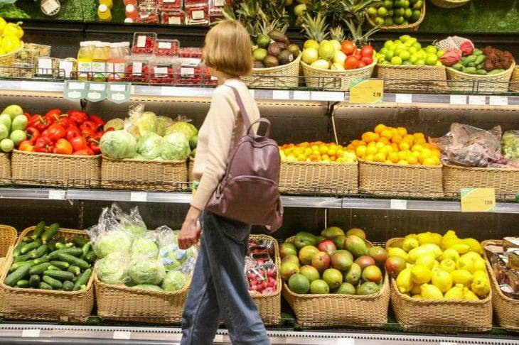 
От редких деликатесов к повседневному столу: какие обычные продукты раньше ели только богатые                