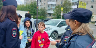 Профилактические акции «Прогулка по правилам» проводят автоинспекторы с жителями Свердловской области