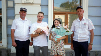 В Краснодарском крае автоинспекторы оперативно сопроводили беременную женщину в роддом