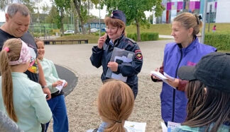 В Новгородской области активисты и автоинспекторы вовлекли детей в формирование навыков безопасного вождения двухколесного транспорта