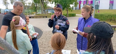 
        В Новгородской области активисты и автоинспекторы вовлекли детей в формирование навыков безопасного вождения двухколесного транспорта    