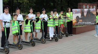 В парковых зонах Нальчика сотрудники Госавтоинспекции провели акцию для пользователей средств индивидуальной мобильности