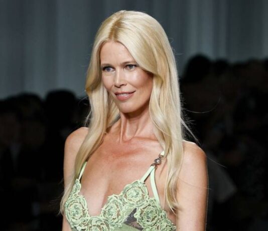 Легенда мира моды, 53-летняя Клаудия Шиффер вернулась на подиум