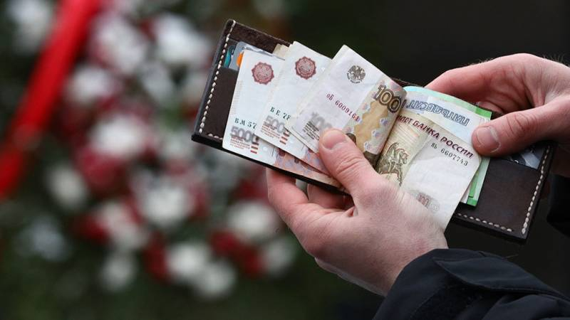 
Масштабная индексация зарплат сотрудникам бюджетных и коммерческих организаций: кому и на сколько повысят выплаты                