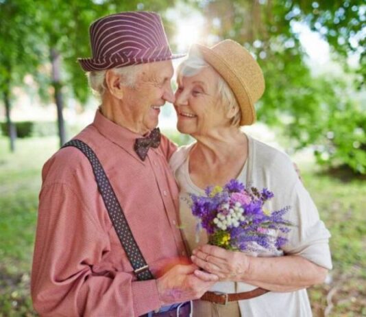 Международный день пожилых людей 1 октября: как поздравить мудрых и опытных
