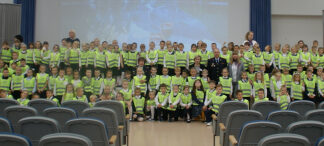 Посвящение первоклассников в пешеходы прошло с участием руководителя новгородской Госавтоинспекции