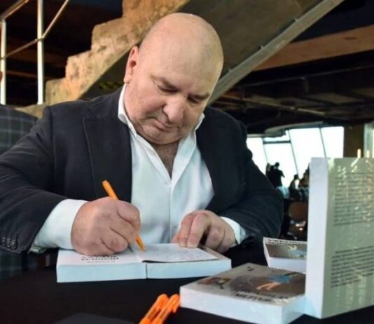 Психологические способы работы спецслужб показал в политическом триллере Остап Стужев