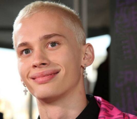 Российский блогер Даня Милохин обратился к россиянам после того, как во второй раз отрекся от родины