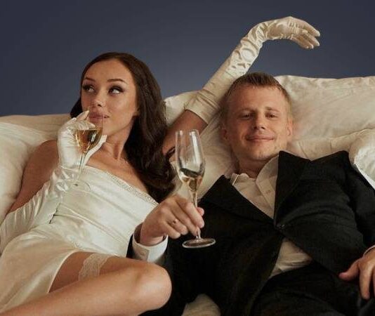 Скандал в мире развлечений: комик Слава Комиссаренко и история его короткого брака с вебкамщицей Юлией Шашковой