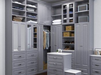 Г-образная гардеробная: основные преимущества